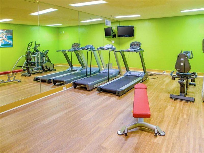 Quality Suites Memphis/ Wolfchase Galleria Bagian luar foto
