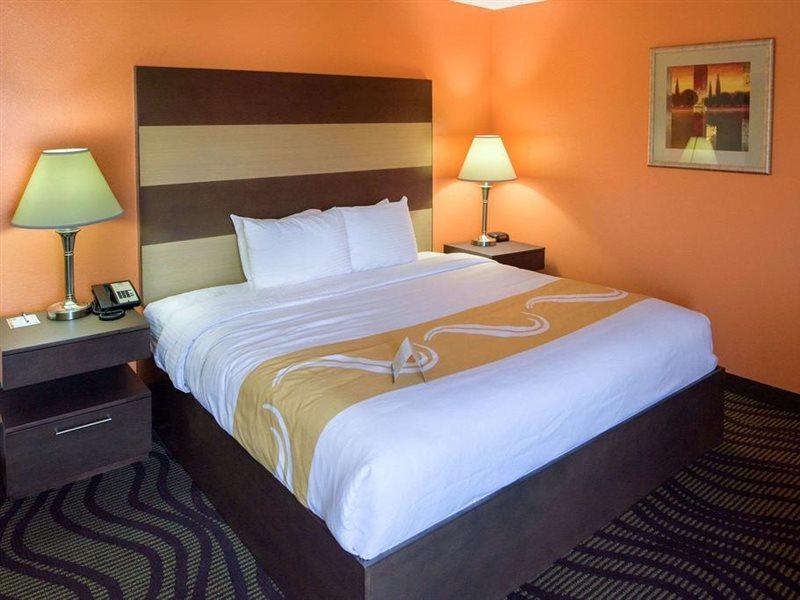Quality Suites Memphis/ Wolfchase Galleria Bagian luar foto