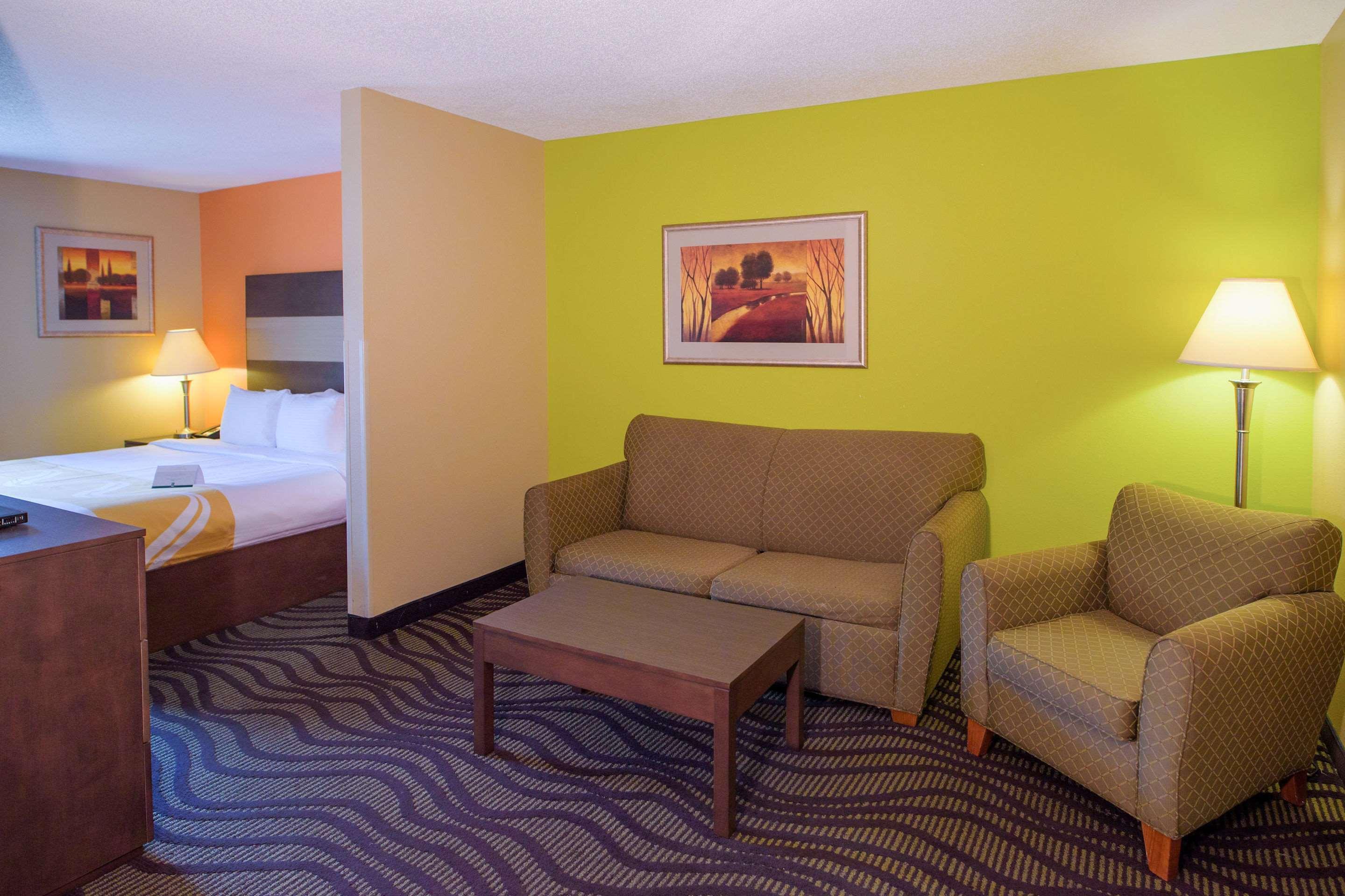 Quality Suites Memphis/ Wolfchase Galleria Bagian luar foto