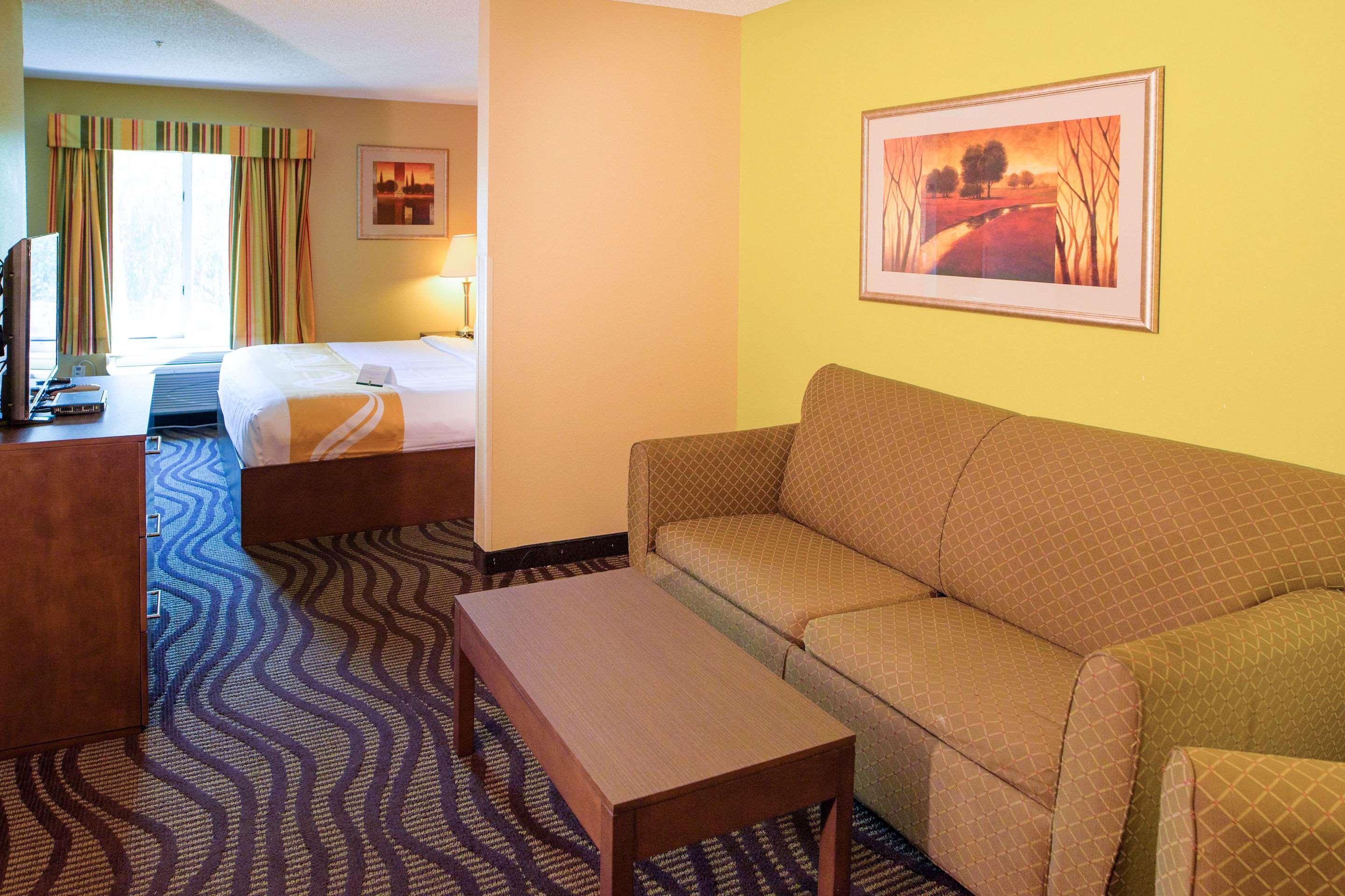 Quality Suites Memphis/ Wolfchase Galleria Bagian luar foto