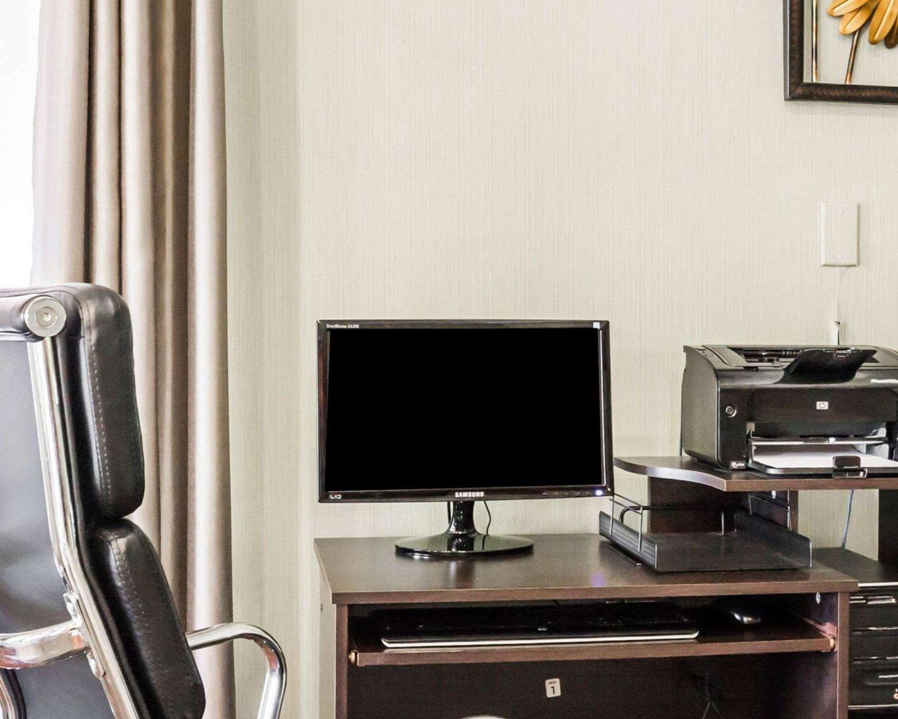 Quality Suites Memphis/ Wolfchase Galleria Bagian luar foto