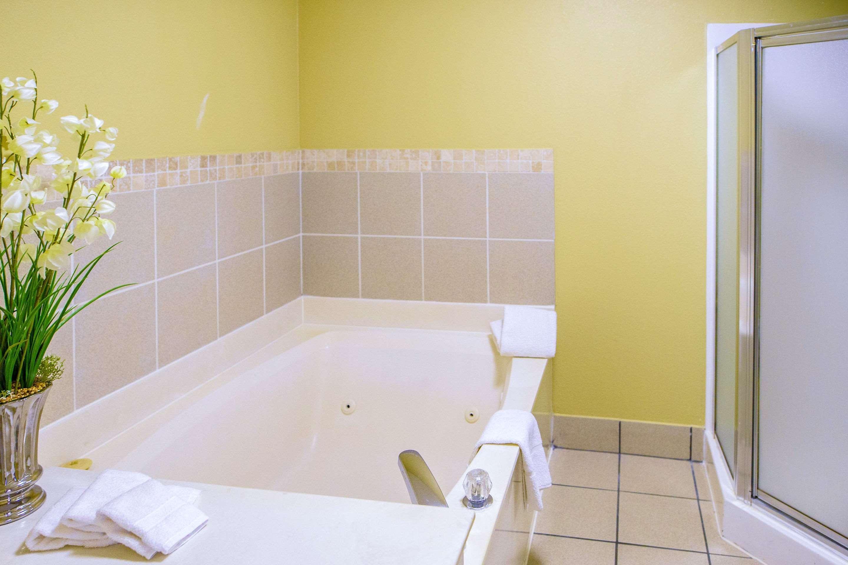 Quality Suites Memphis/ Wolfchase Galleria Bagian luar foto
