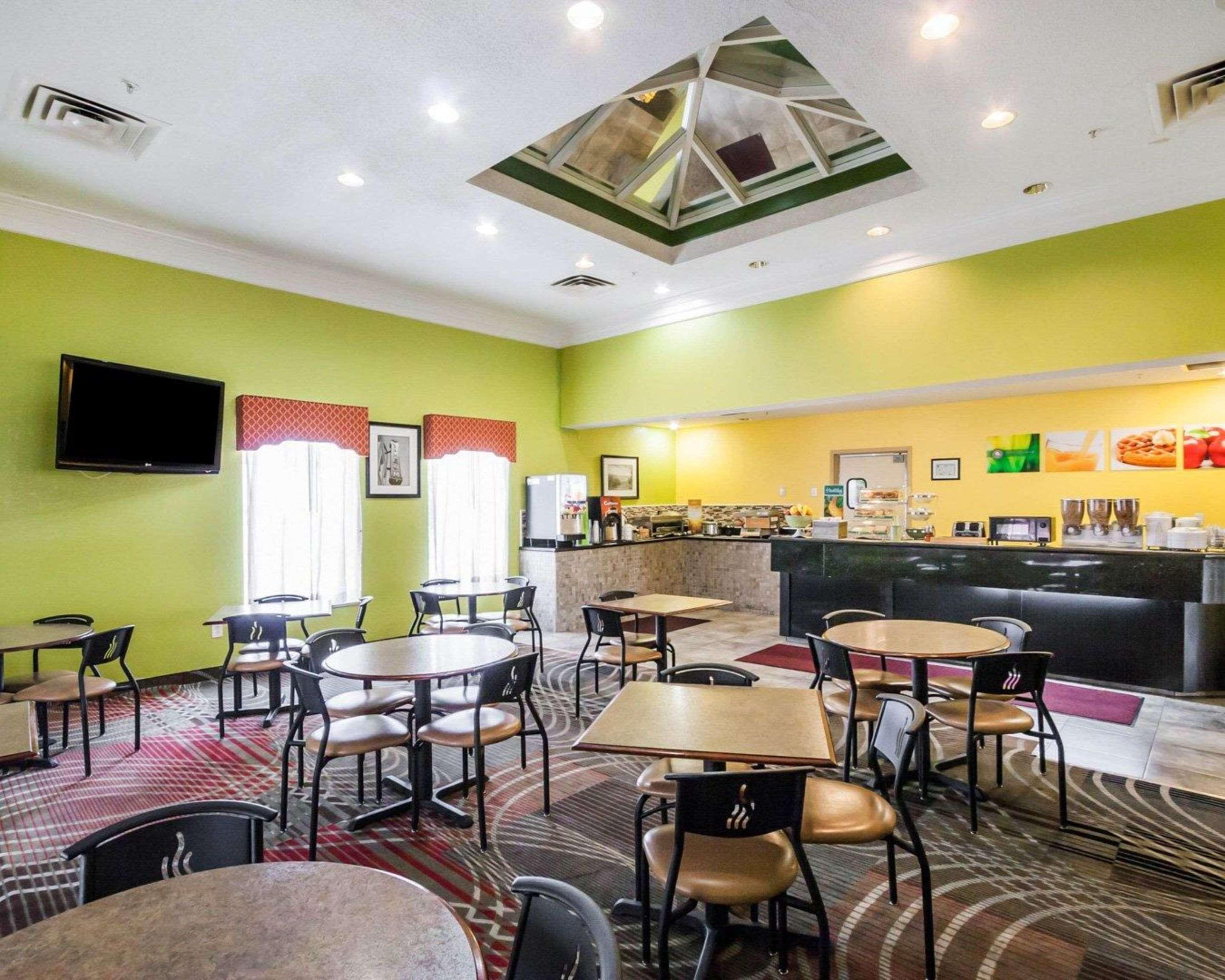 Quality Suites Memphis/ Wolfchase Galleria Bagian luar foto