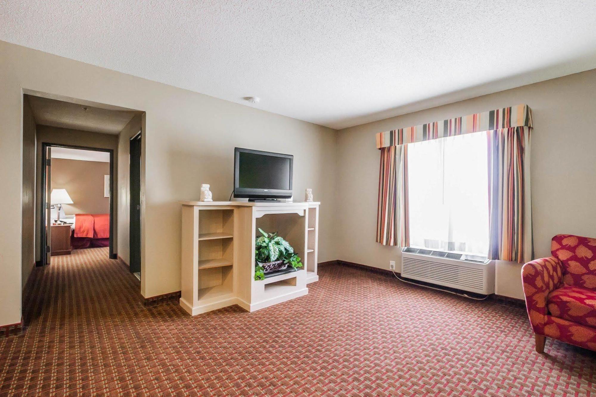 Quality Suites Memphis/ Wolfchase Galleria Bagian luar foto