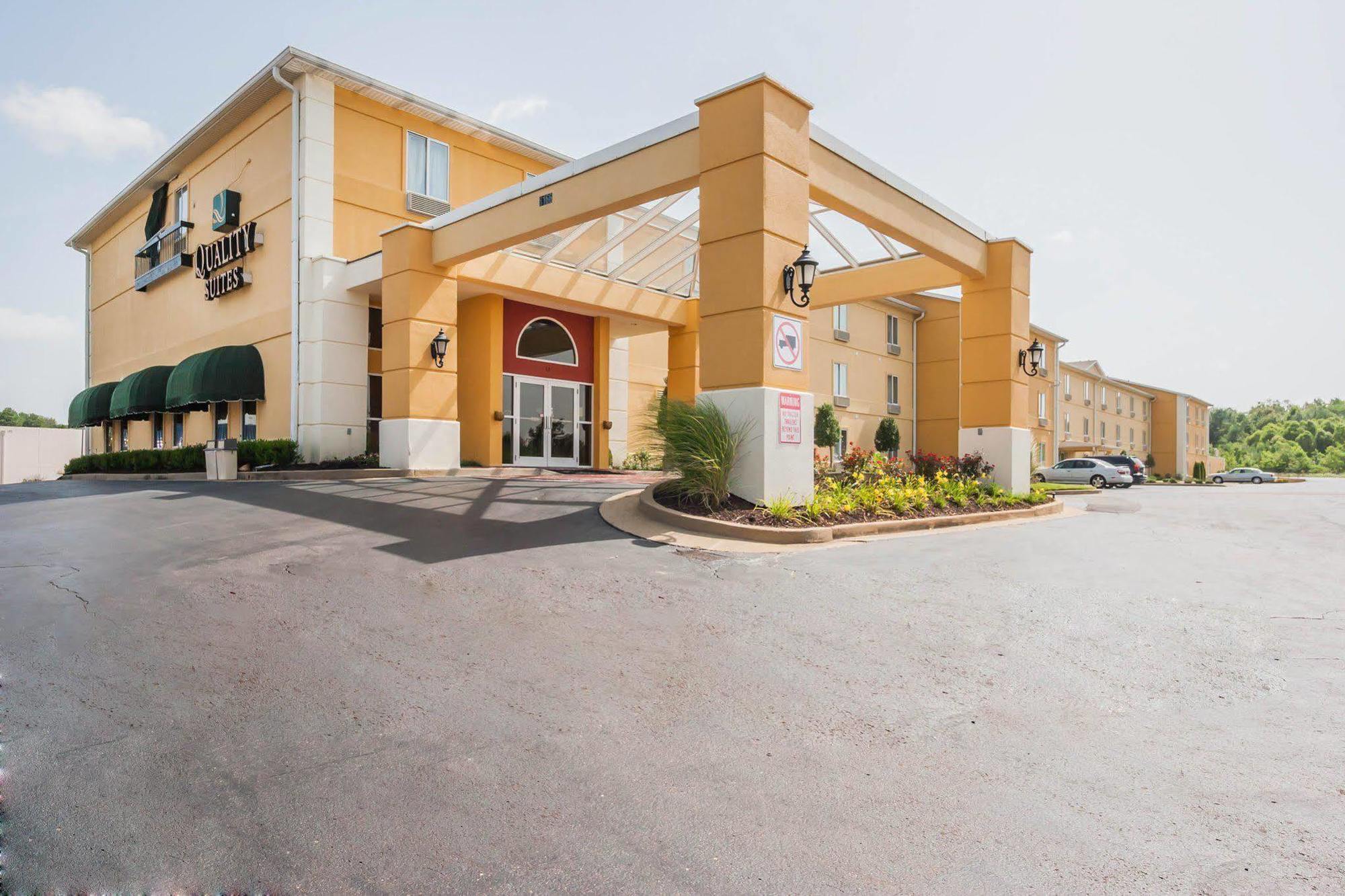Quality Suites Memphis/ Wolfchase Galleria Bagian luar foto