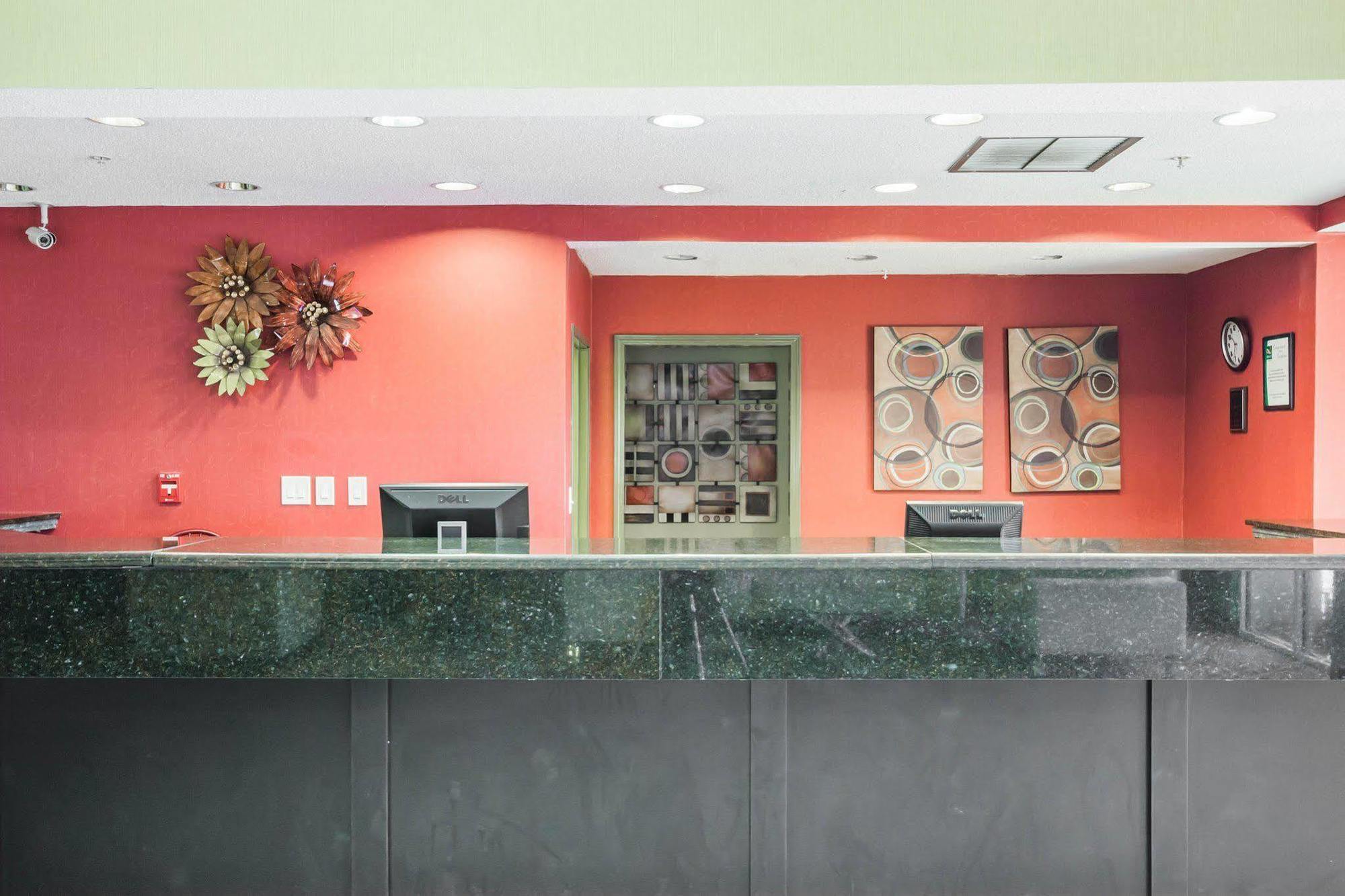 Quality Suites Memphis/ Wolfchase Galleria Bagian luar foto